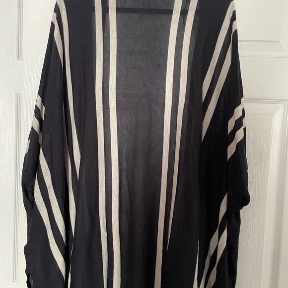 H&M Ruana - Picture 3 of 3